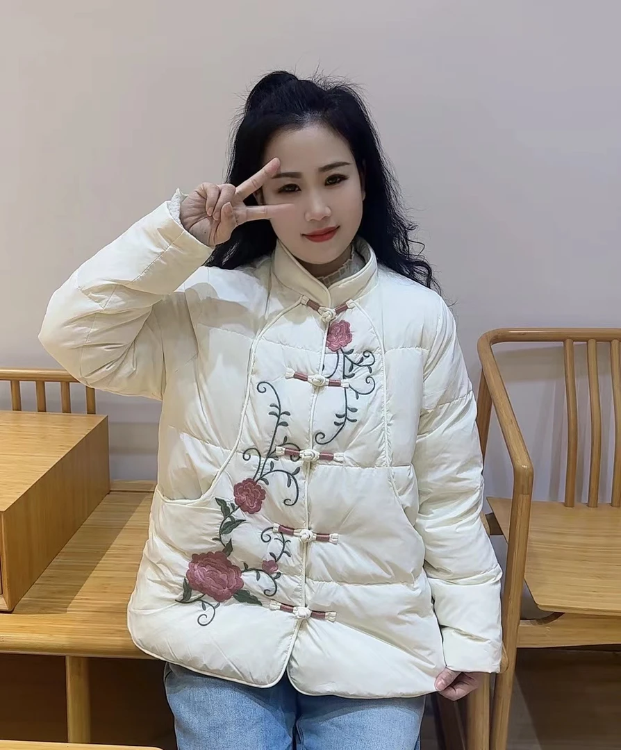 【小芬定制款】3327冬季百搭特色网红女装重工短款刺绣保暖羽绒服