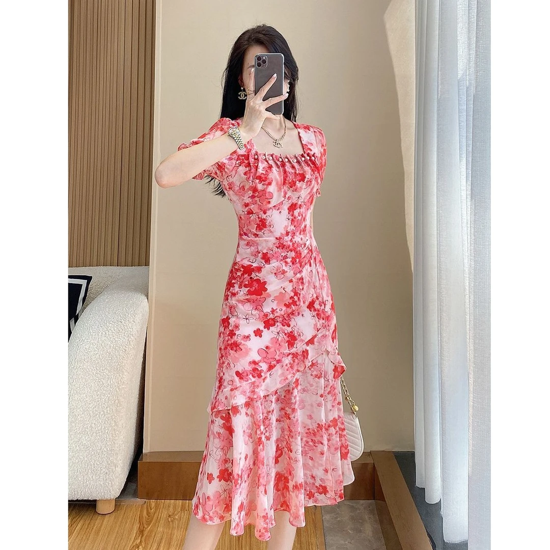 碎花连衣裙女2026夏季新款法式气质别致漂亮收腰温柔高级感鱼尾裙