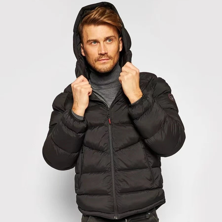 （意大利订单）时尚高端户外情侣款连帽百搭加厚羽绒服（399欧）