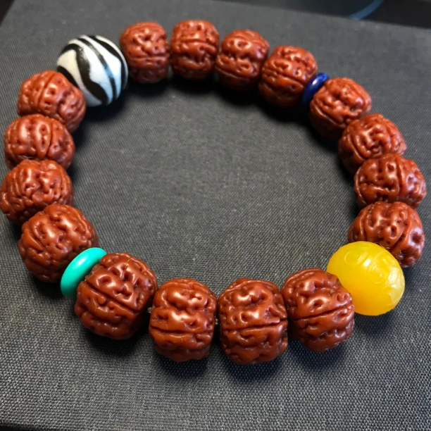 入门级五瓣金刚菩提机刷手串搭配玛瑙双牙隔珠（金刚有裂正常）