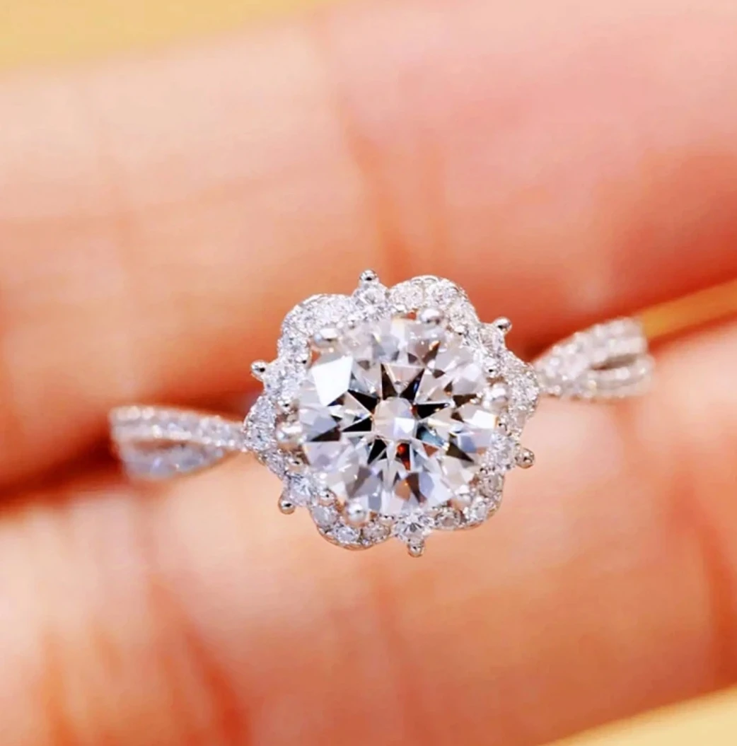 925银莫桑石戒指 【艾莎公主】0.3ct女戒高品质时尚镶嵌轻奢精致