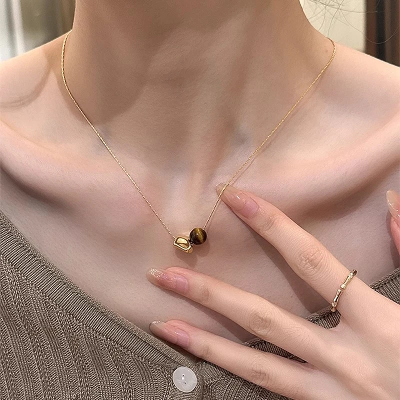 铜合金项链 简约虎眼石吊坠项链女2024新款爆款秋冬高级感毛衣链