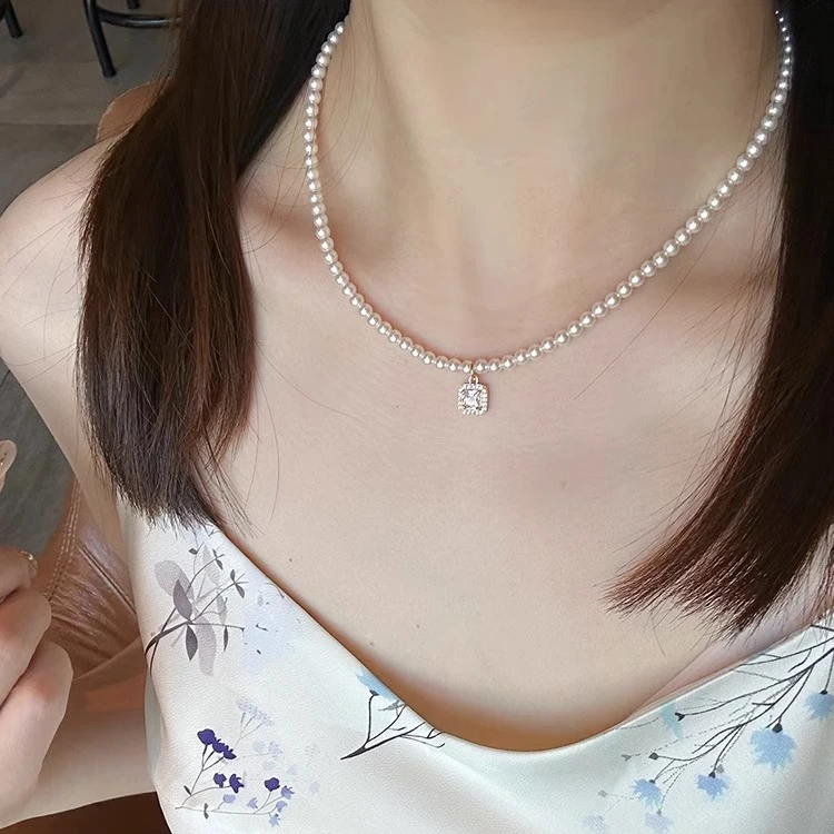 铜合金项链 仿珍珠项链女高级感轻奢小众方糖吊坠锁骨链夏天配饰