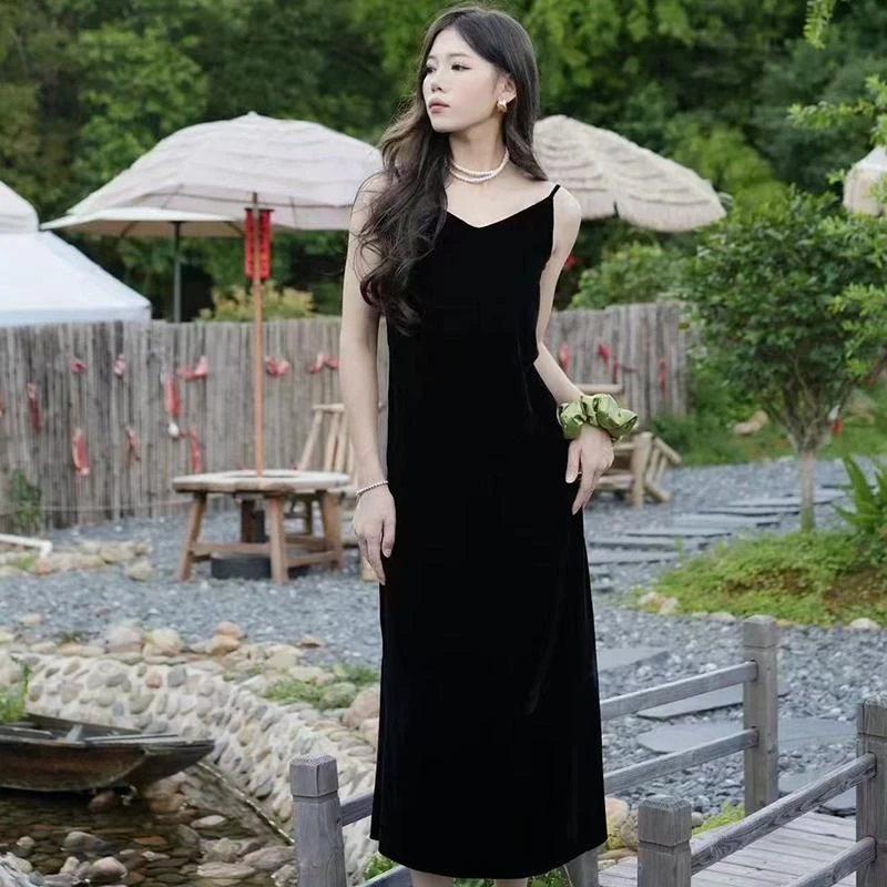 打底丝绒吊带裙秋季2024年新款女气质黑色显瘦长款连衣裙