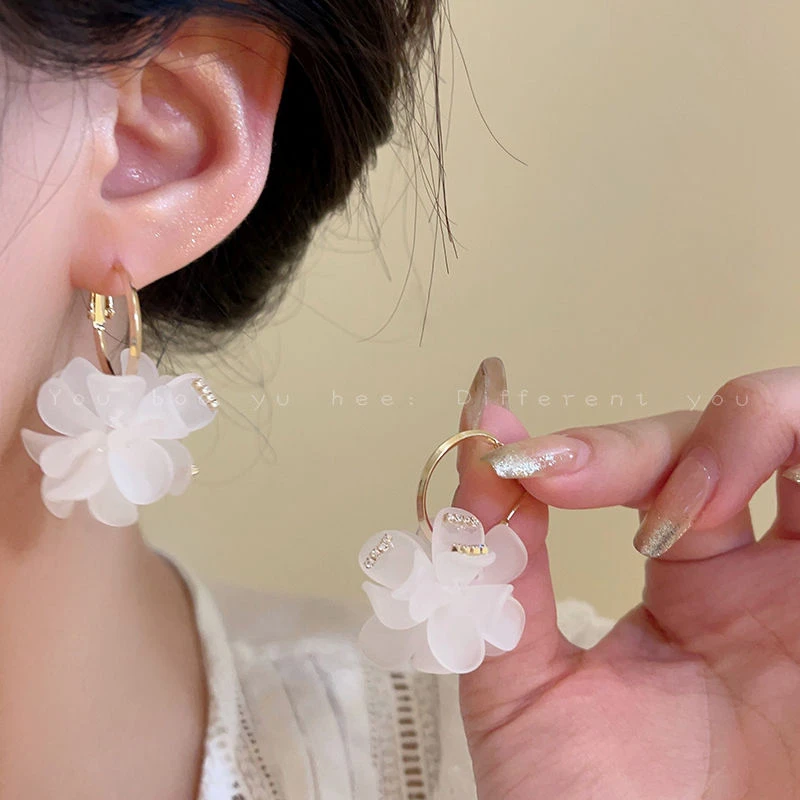合金耳饰 秋季上新花朵设计感百搭简约时尚个性气质耳圈小众耳饰