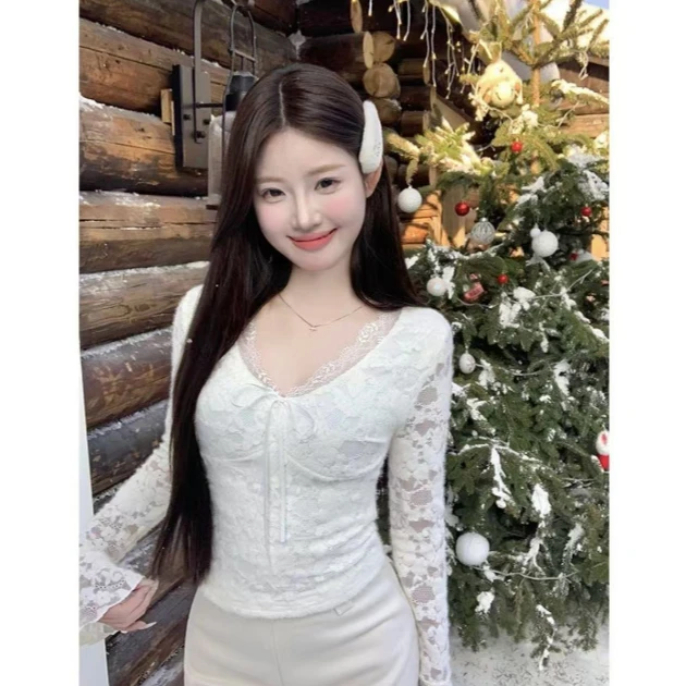 时尚蕾丝V领磨毛打底衫女内搭可外穿洋气修身显瘦纯欲风上衣