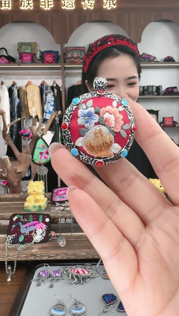 【闪购商品】织绣扶光苗绣传承56