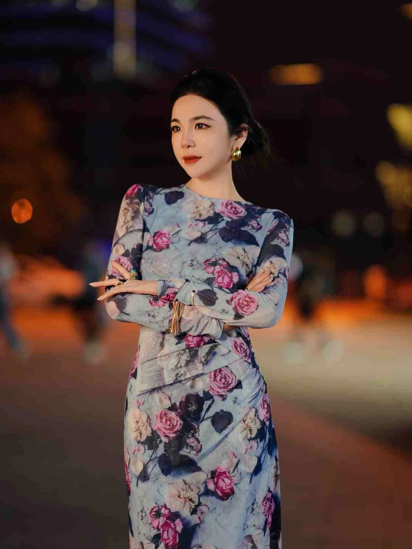 HZHJ原创设计师款 蓝花都之夜 连衣裙 雅丹显白显瘦高级感 865