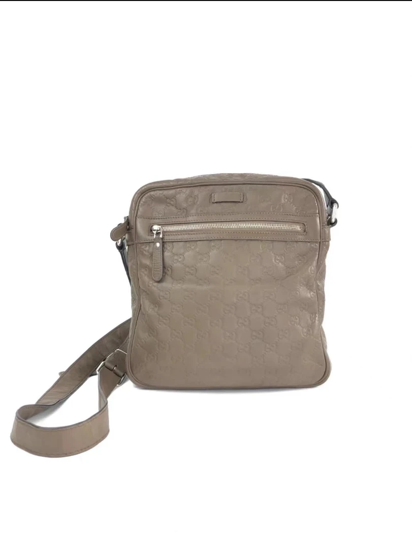 95新 GUCCI/古驰 男士时尚休闲百搭棕色灰色老花压纹/斜挎包/0033
