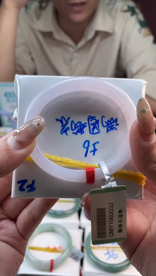 【闪购商品】翡翠手镯未镶嵌翡翠翁成品7