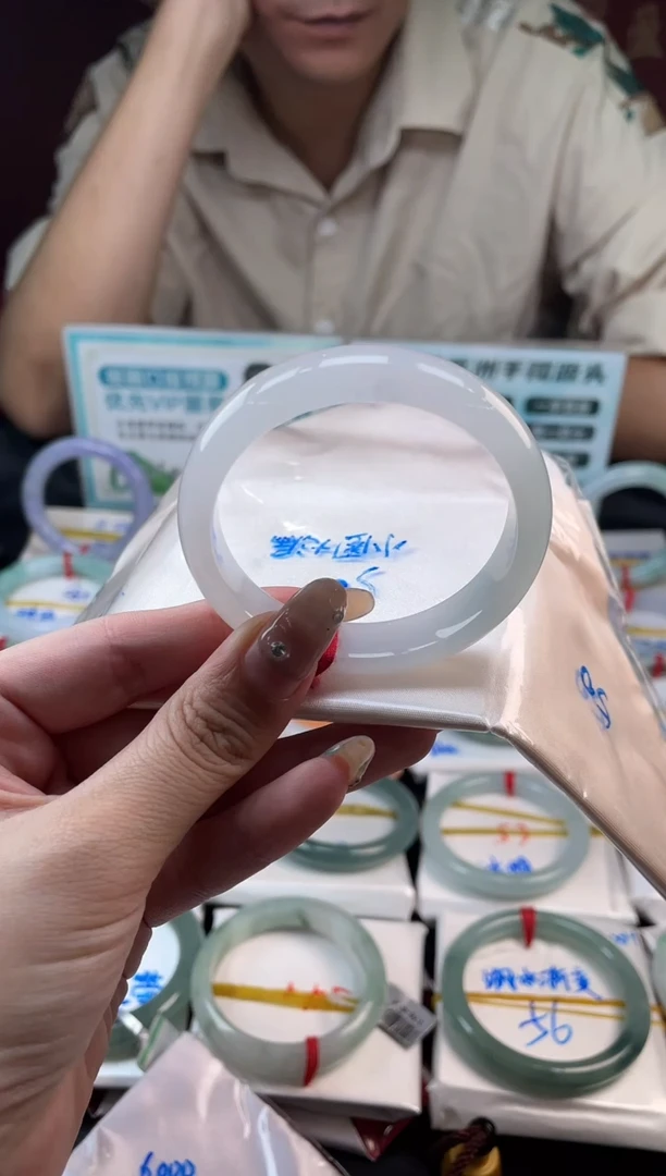 【闪购商品】翡翠手镯未镶嵌翡翠翁成品6