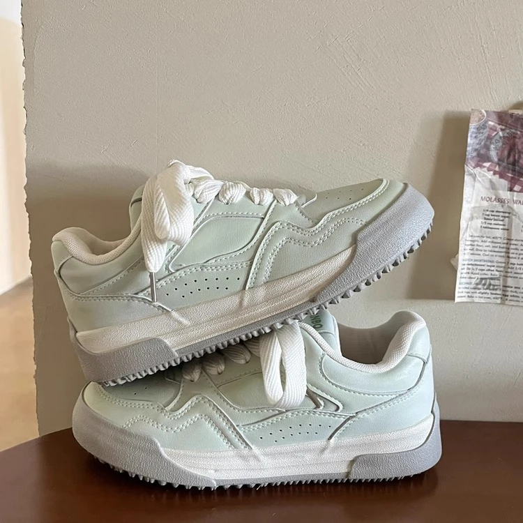 厚底小白鞋百搭学生ins休闲板鞋女款爆款2024新款秋冬季面包鞋子