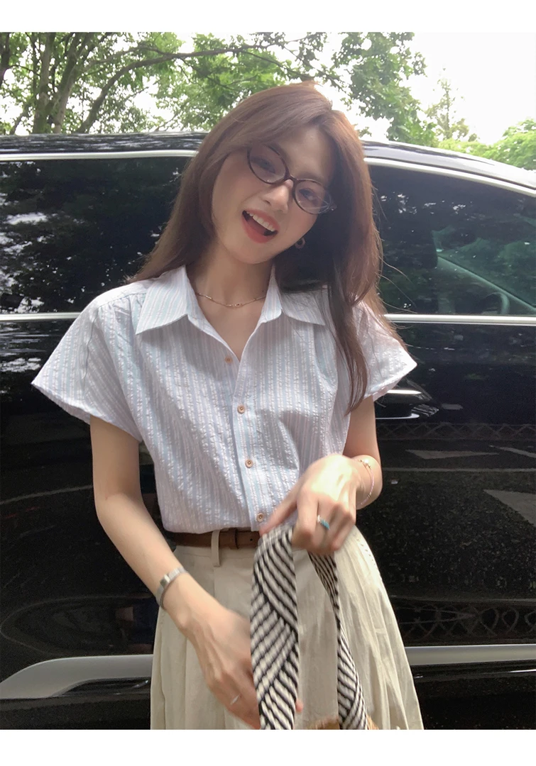 港风复古蓝色条纹短袖衬衫女夏季新款设计感小众甜美百搭短款衬衣