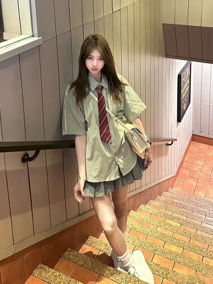 韩版学院风绿色条纹短袖衬衫女2025夏季高级感宽松百搭甜美jk衬衣