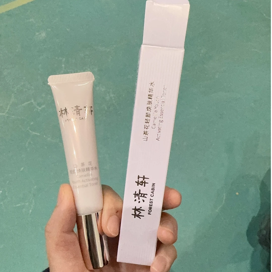 山茶花轻颜焕肤精华水