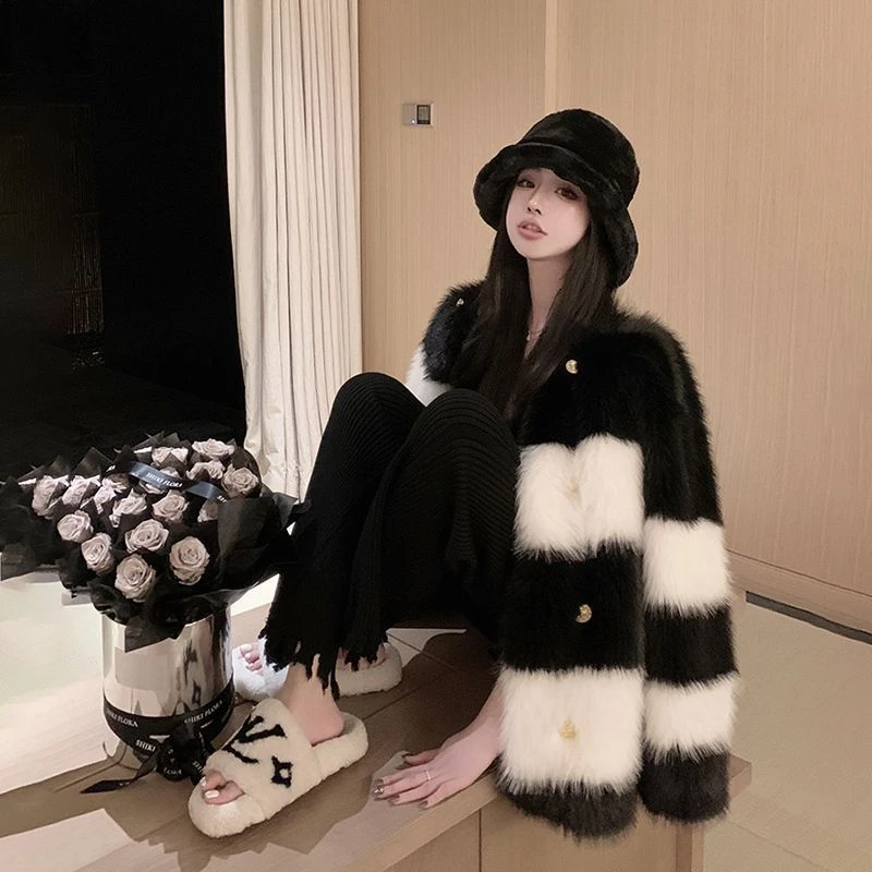 仿皮草黑白拼色条纹毛毛短外套女小众休闲风圆领环保洋气网红外套