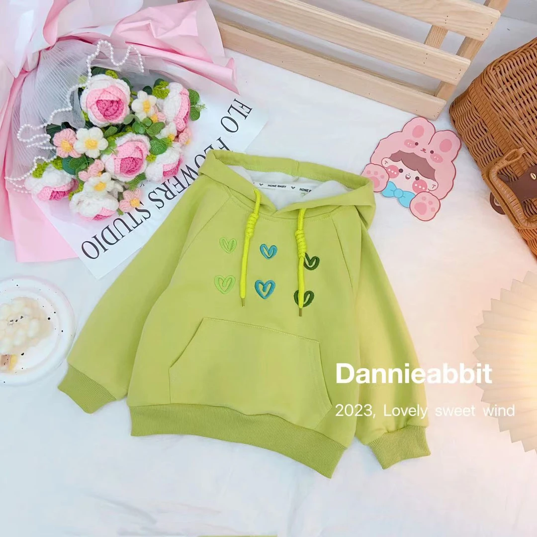 春秋款新款女童时尚简约小爱心休闲卫衣.D-FA512