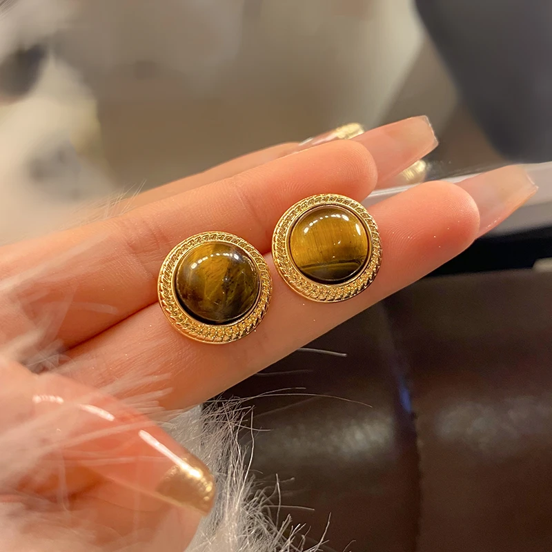 铜合金耳饰 法式复古咖色圆圈耳钉经典优雅轻奢耳环气质简约耳饰
