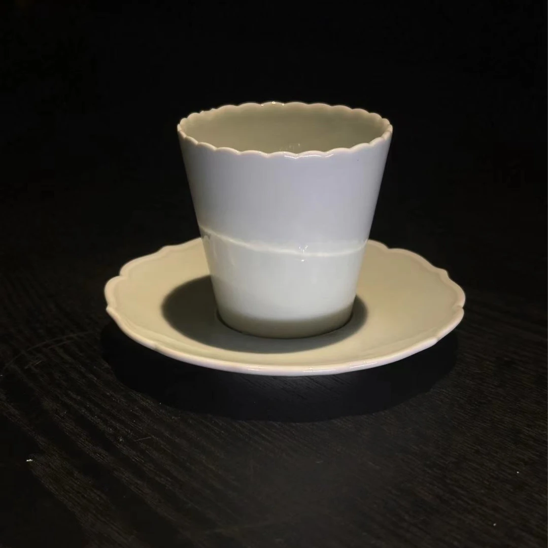 青白瓷丨宝相茶杯碟