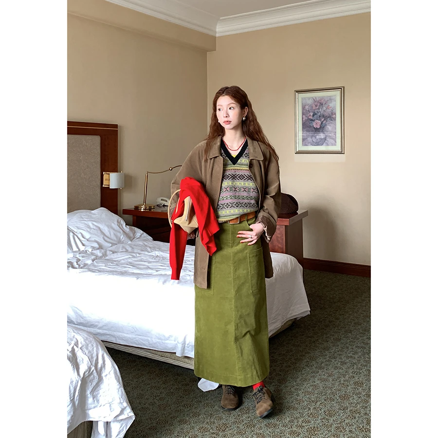 复古百搭灯芯绒半身裙2024秋季显瘦大口袋a字中长裙