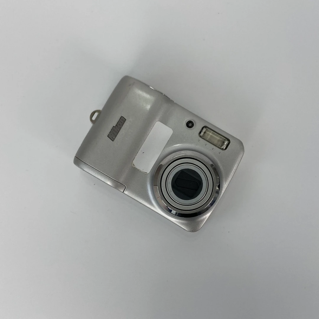 95新 Nikon/尼康 尼康L4 400万像素3倍光学变焦复古银ccd