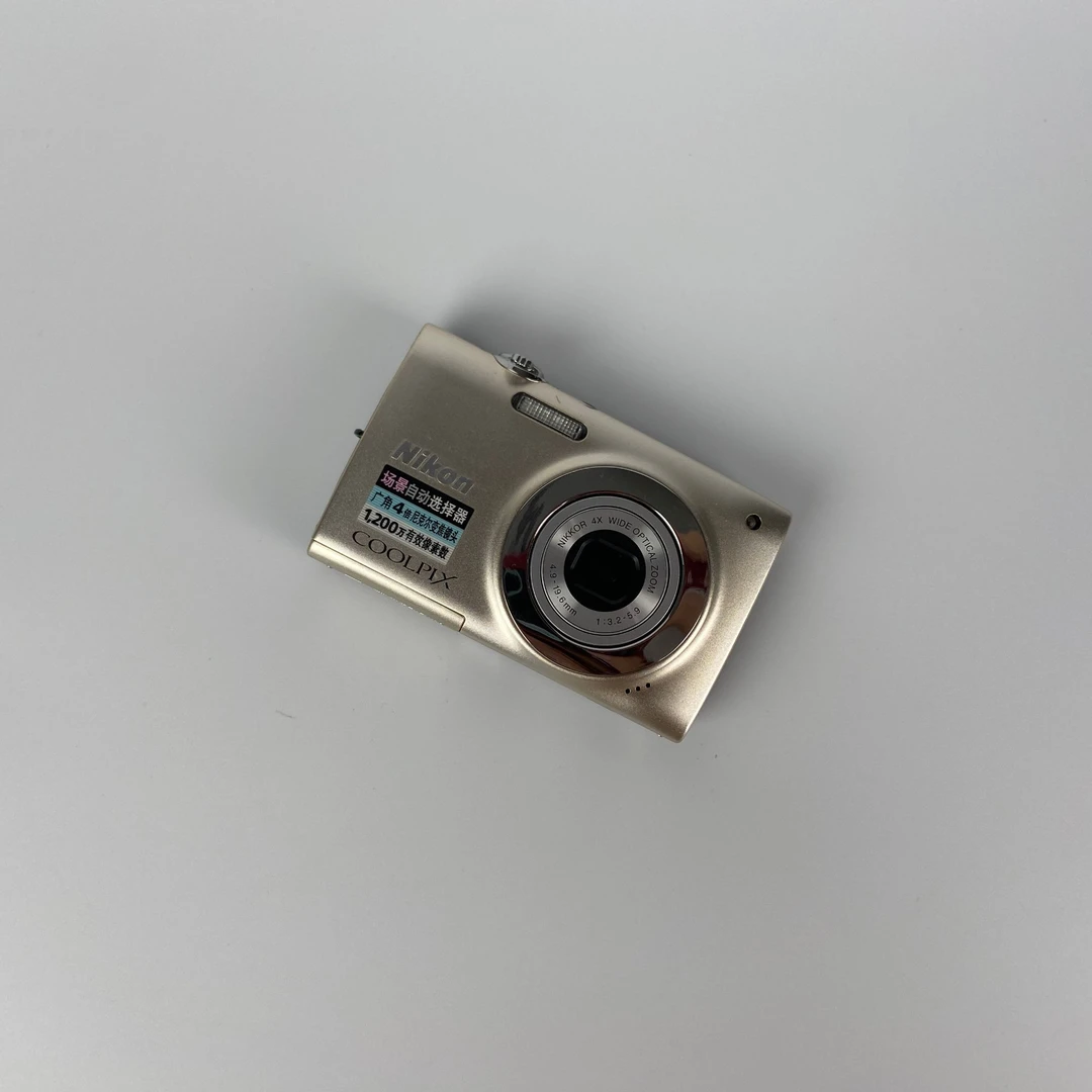 95新 Nikon/尼康 尼康S2500  1200万像素4倍光学变焦复古银ccd