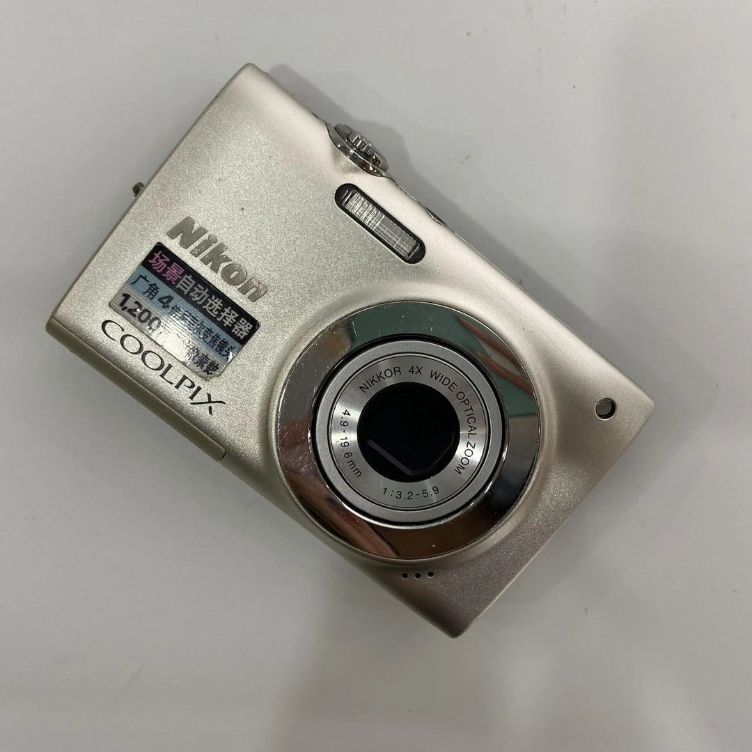 95新 Nikon/尼康 S2500  1200万像素4倍光学变焦复古银ccd