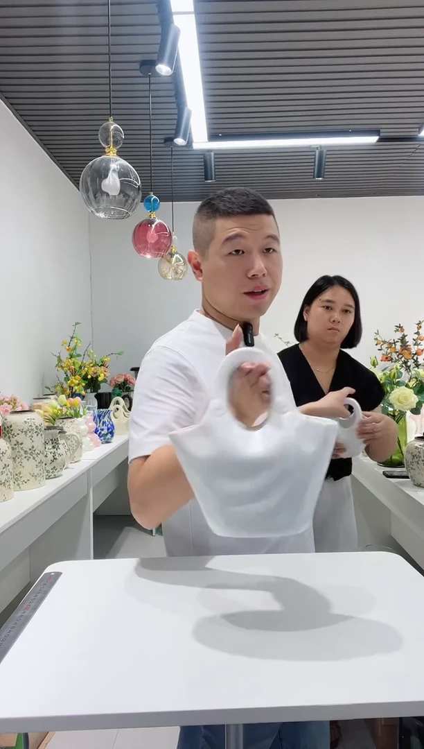 【闪购商品】微瑕白色大包