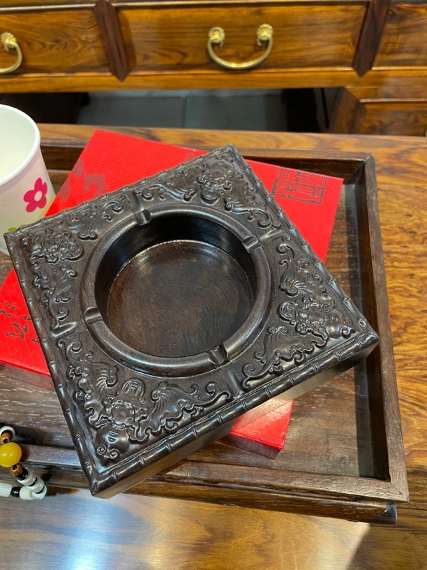 檀木满雕烟灰缸福利