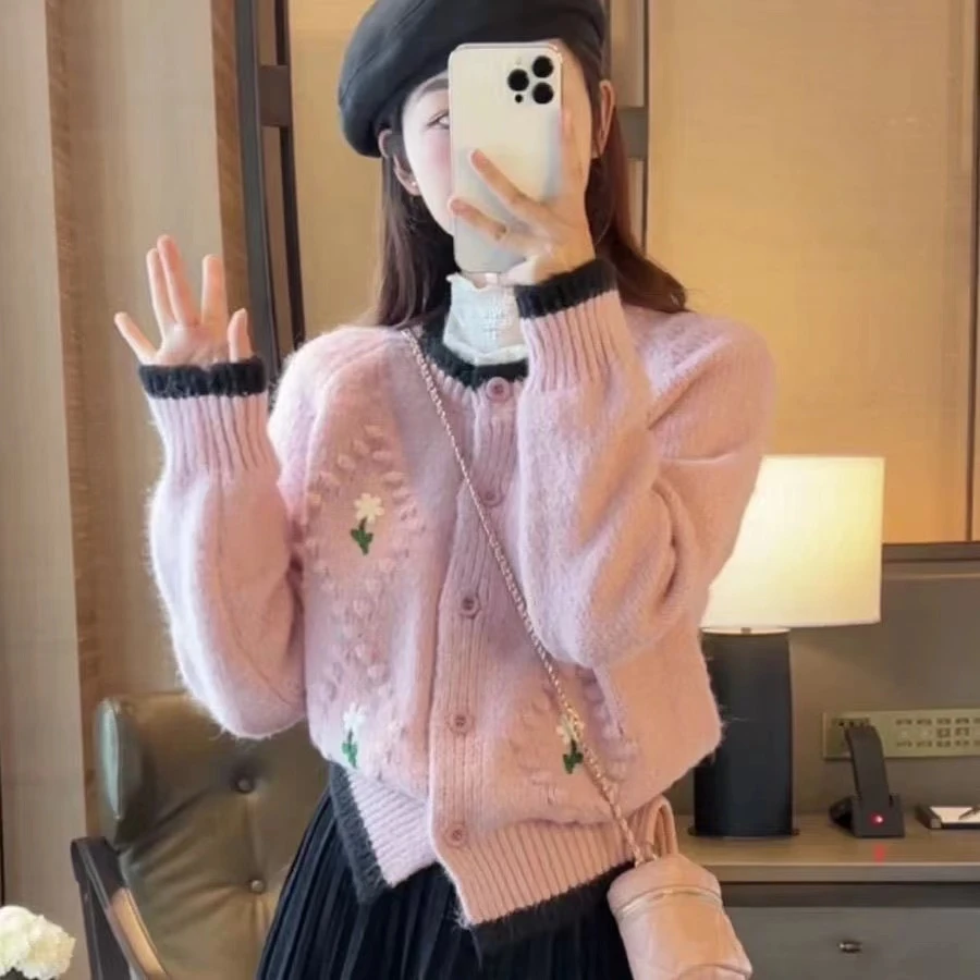 春秋新款温柔风软糯毛衣外套女甜美重工刺绣宽松针织开衫上衣D