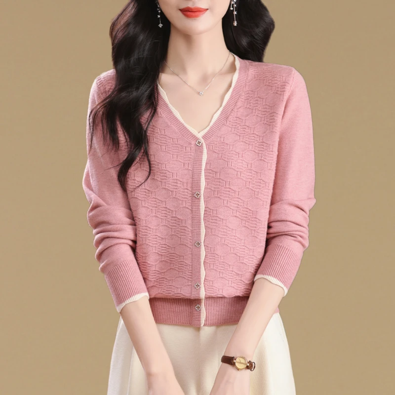 独特别致高级感女装V领长袖针织衫秋冬新款短款气质百搭打底毛衣