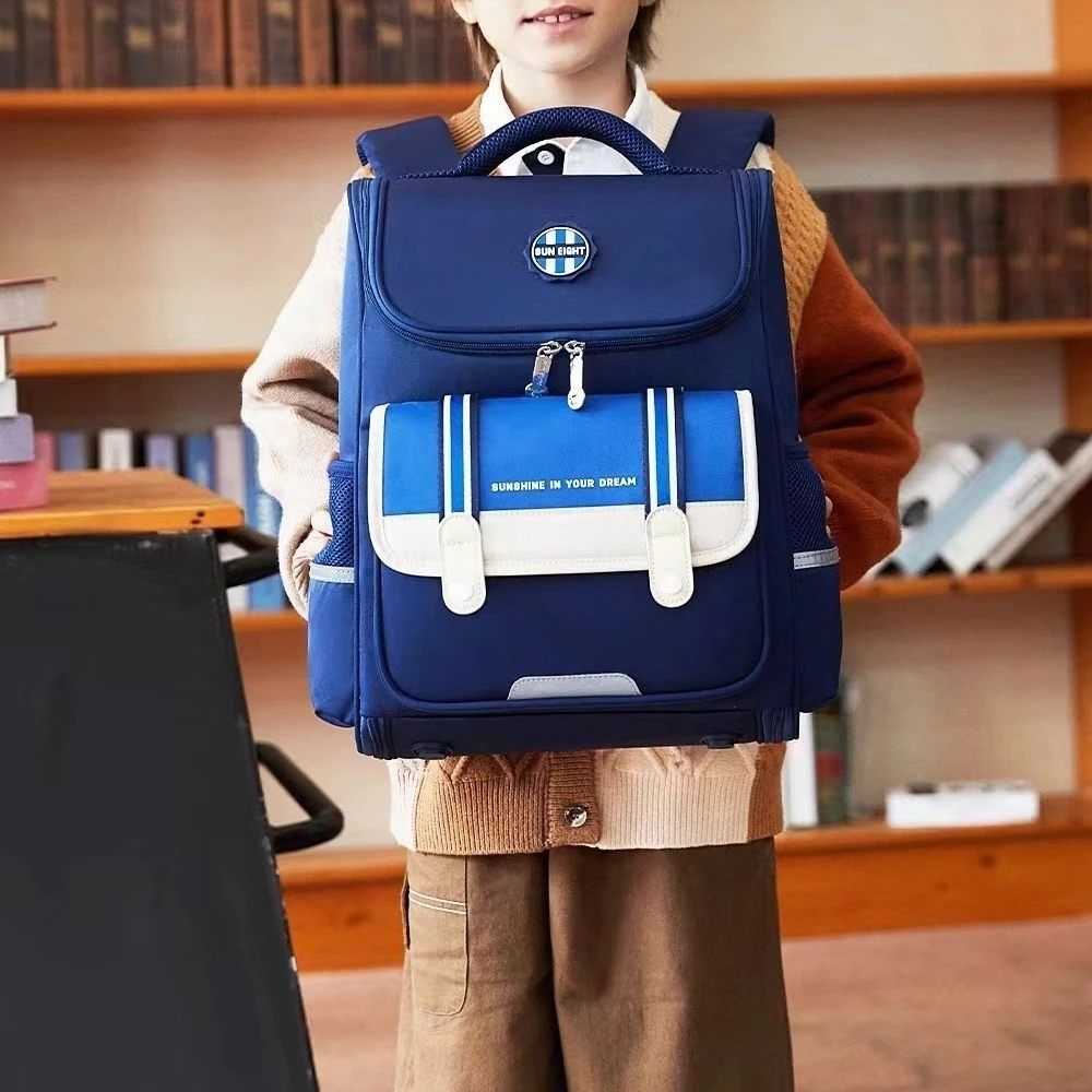 阳光8点大容量新款护脊小学生书包三至六年级女孩男孩儿童背包减
