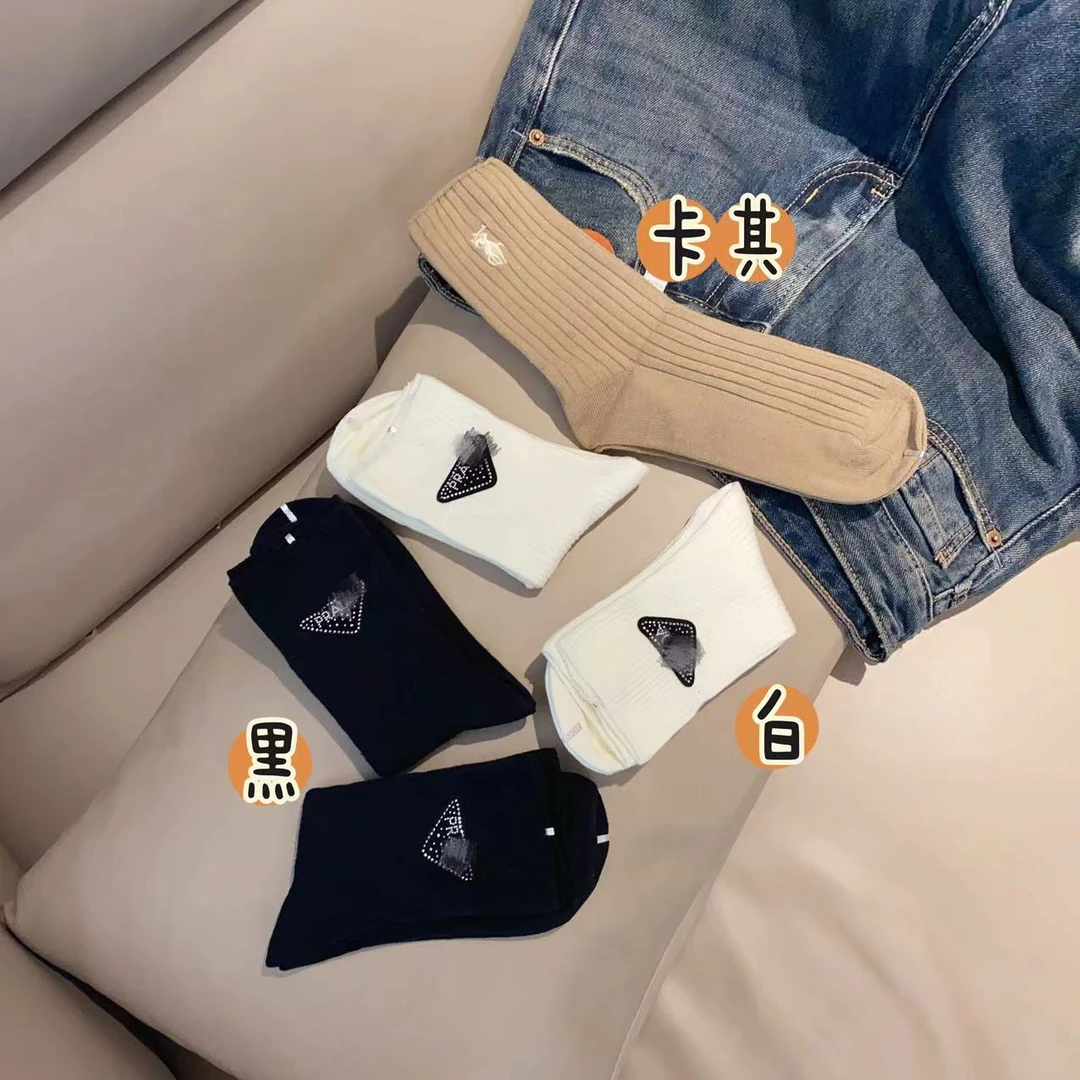 【欧货】秋冬新品三角标刺绣中筒针织袜百搭显瘦棉袜运动袜子毛线袜