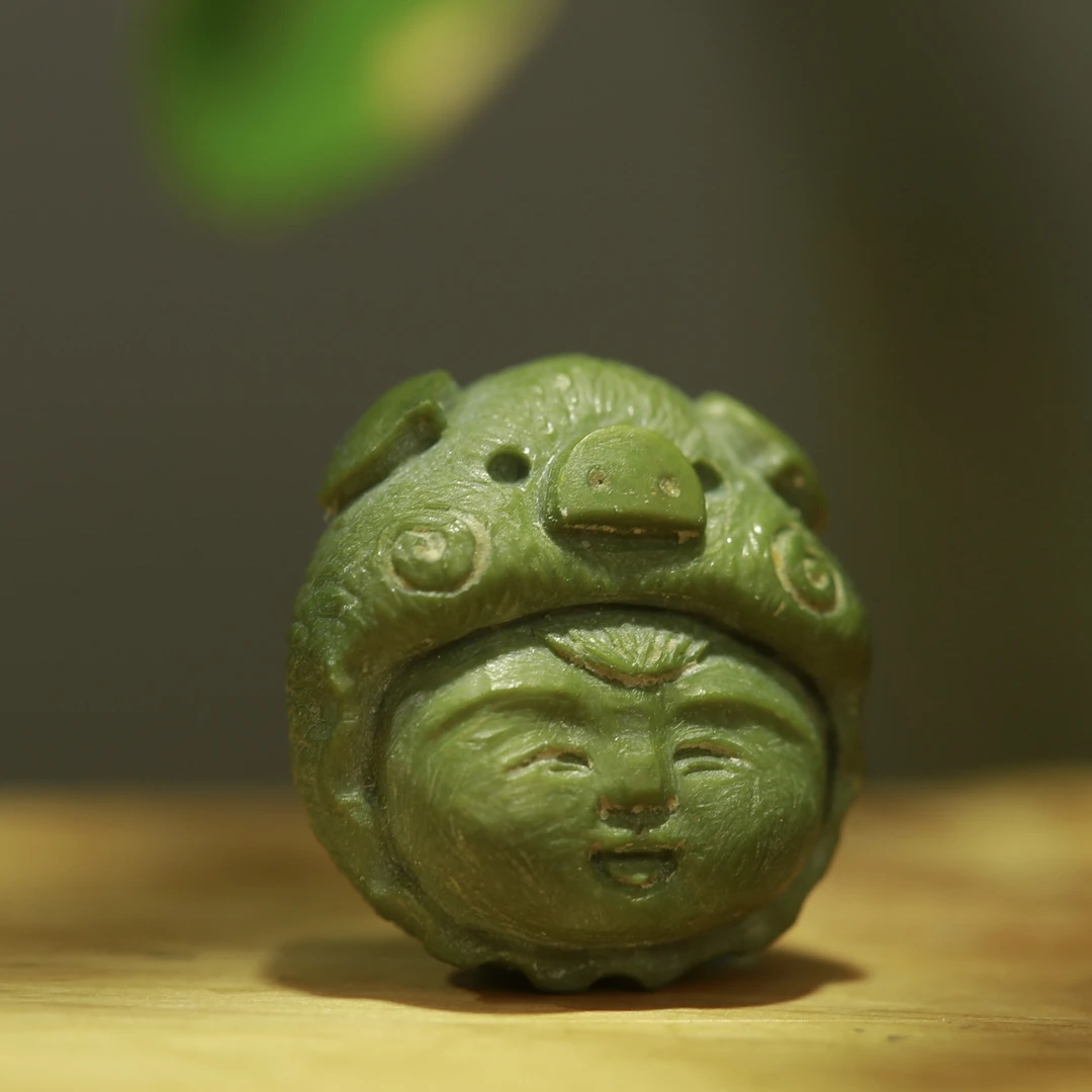 十堰天然原矿绿松石可爱时尚百搭磨砂老油绿小熊雕刻配饰
