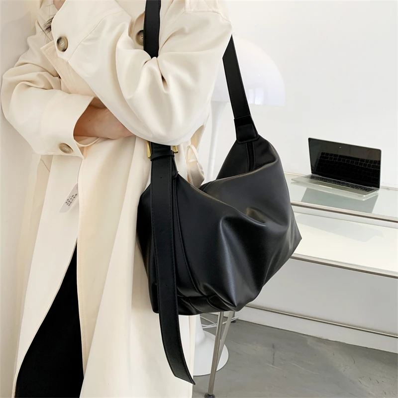 大容量包包女2025新款今年流行质感单肩斜挎包简约女士高级感大包