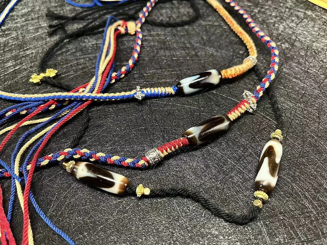 新珠子设计款玛瑙手工编绳，有蓝沁慎拍