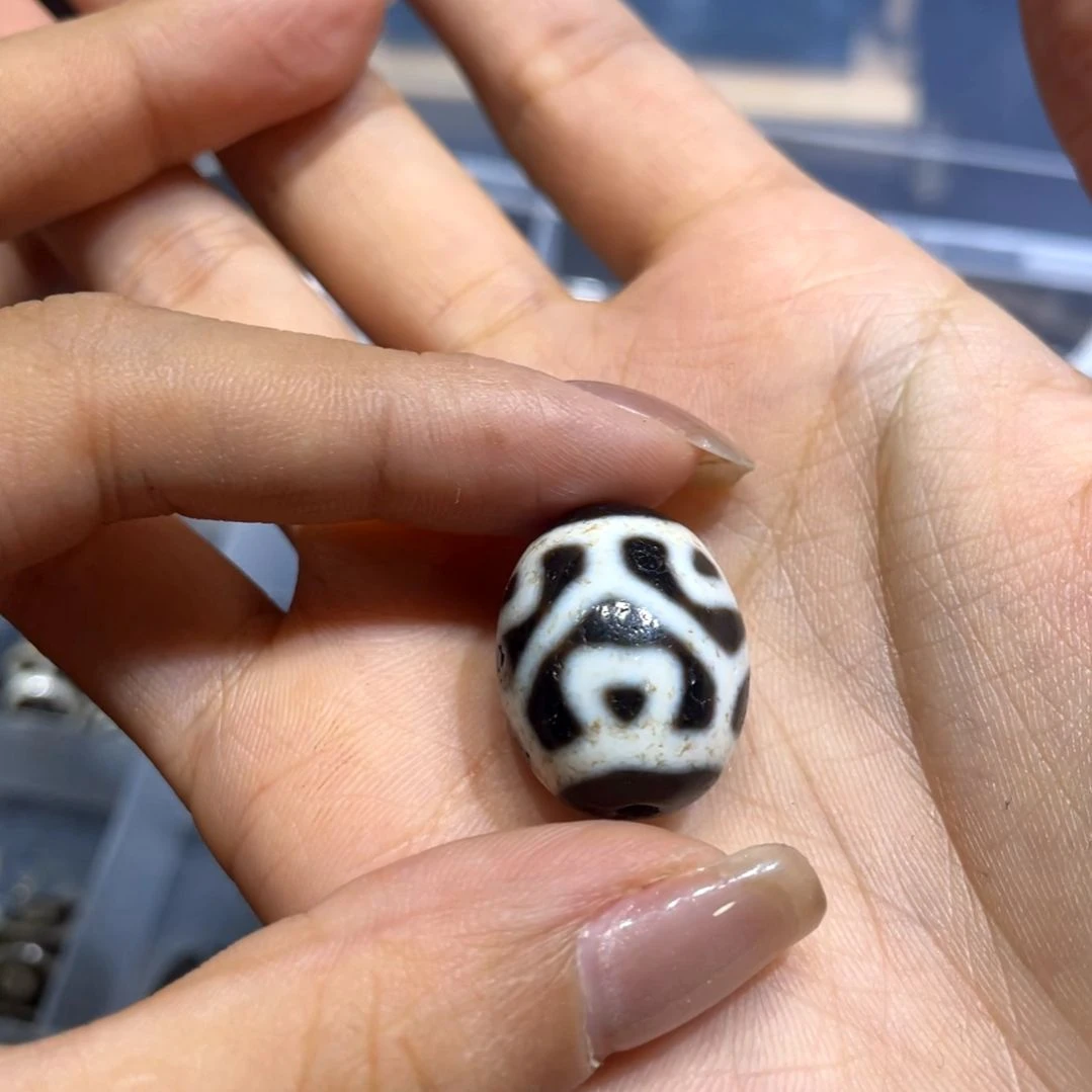 玛瑙/玉髓颈饰未镶嵌凌****士