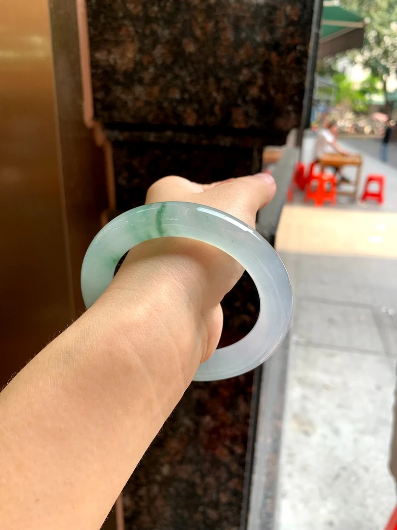 天然翡翠飘花冰紫手镯冰胶感绝绝子玉镯子高冰冰透女款圆镯