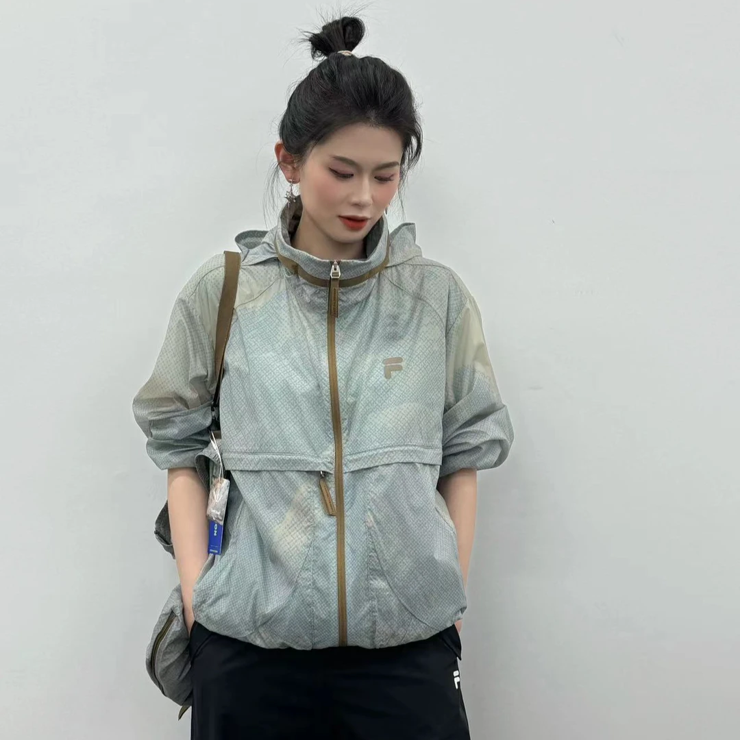 FILA斐乐透气舒适情侣夏季新款防晒连帽外套跑步外套T11M421702