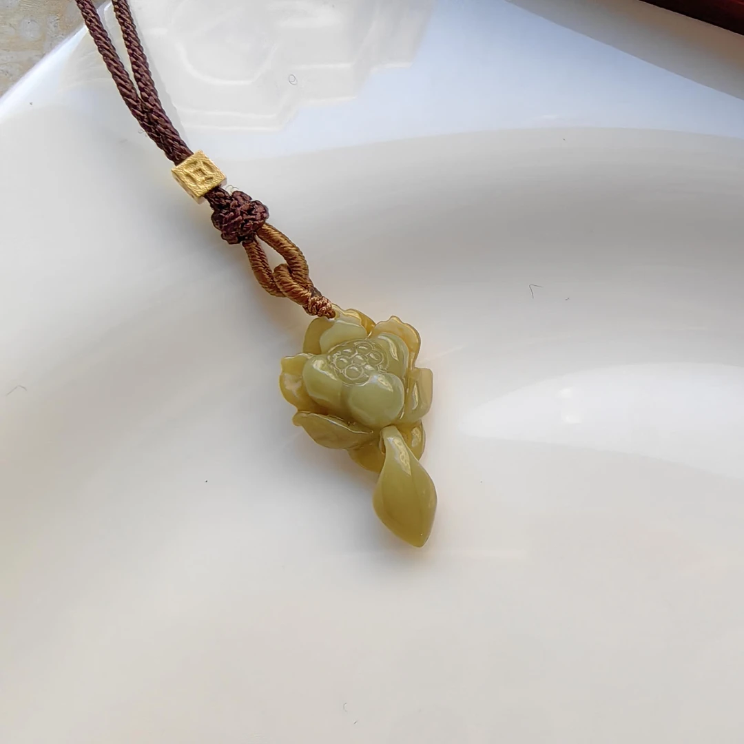 好运莲莲翡翠吊坠