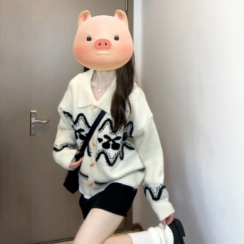 白色翻领牛角扣樱桃毛衣外套女秋冬季韩系穿搭慵懒风针织开衫上衣