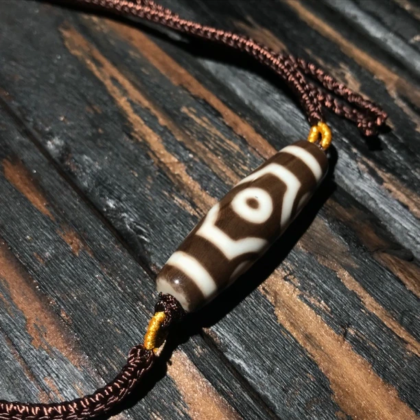 焦糖色六眼白芯玛瑙锁骨链手工编绳