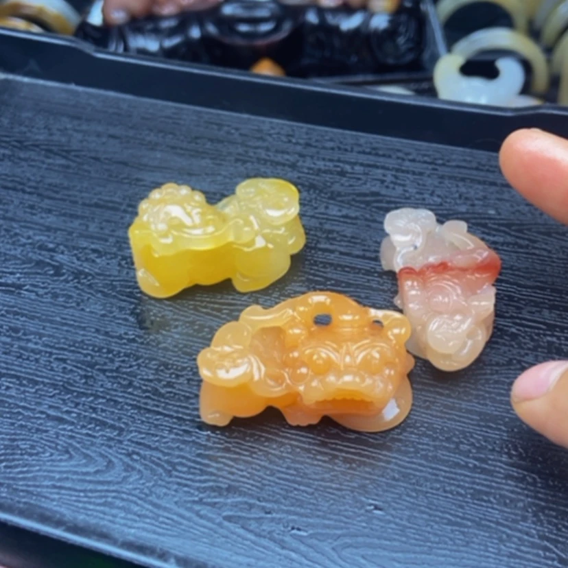 【闪购商品】石英质玉(黄龙玉)颈饰未镶嵌
