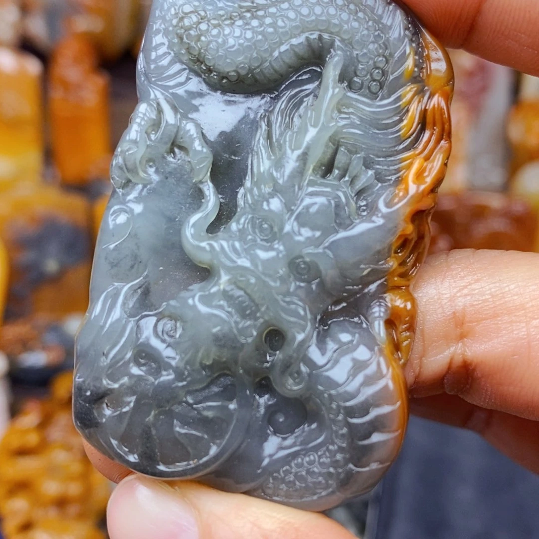 石英质玉(黄龙玉)颈饰未镶嵌
