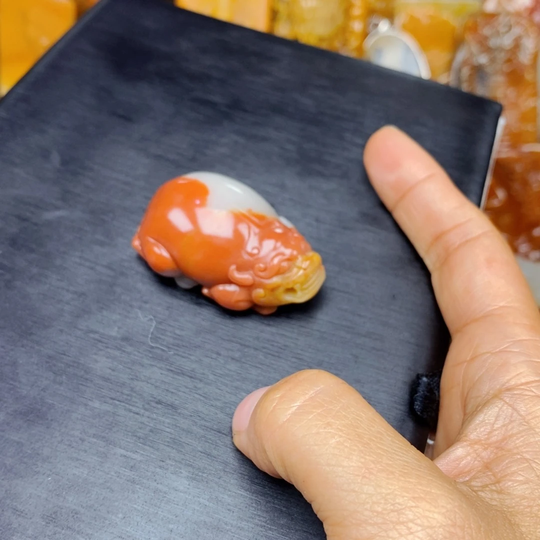 石英质玉(黄龙玉)颈饰未镶嵌