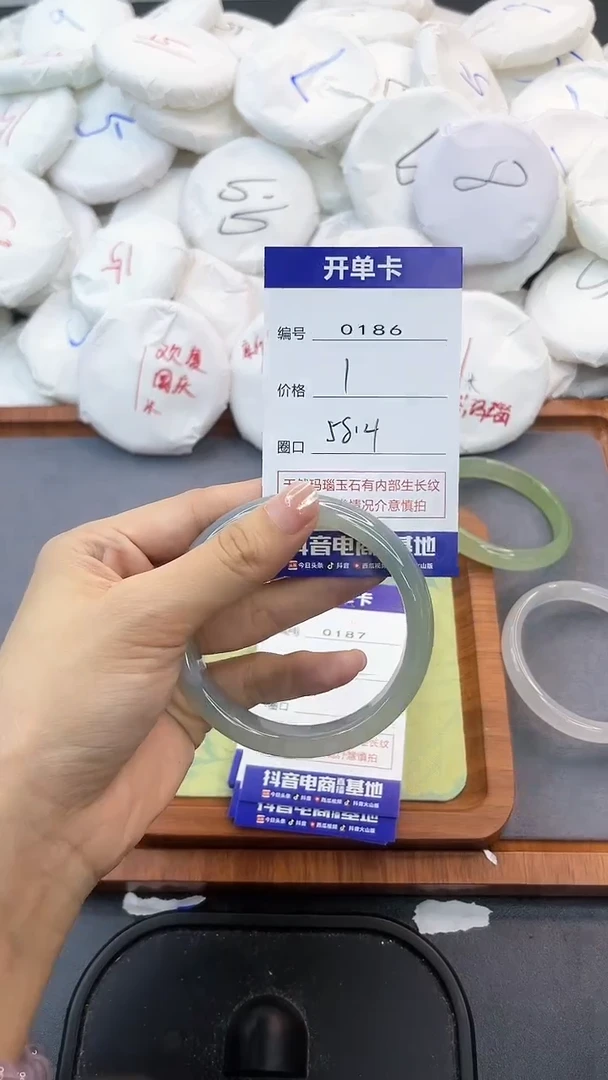 【闪购商品】玛瑙/玉髓手镯合金186