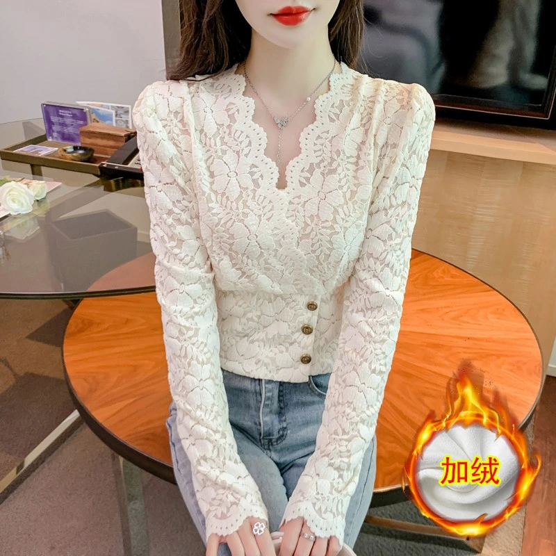 2025秋冬新款法式气质V领加绒蕾丝打底衫女洋气减龄别致内搭上衣