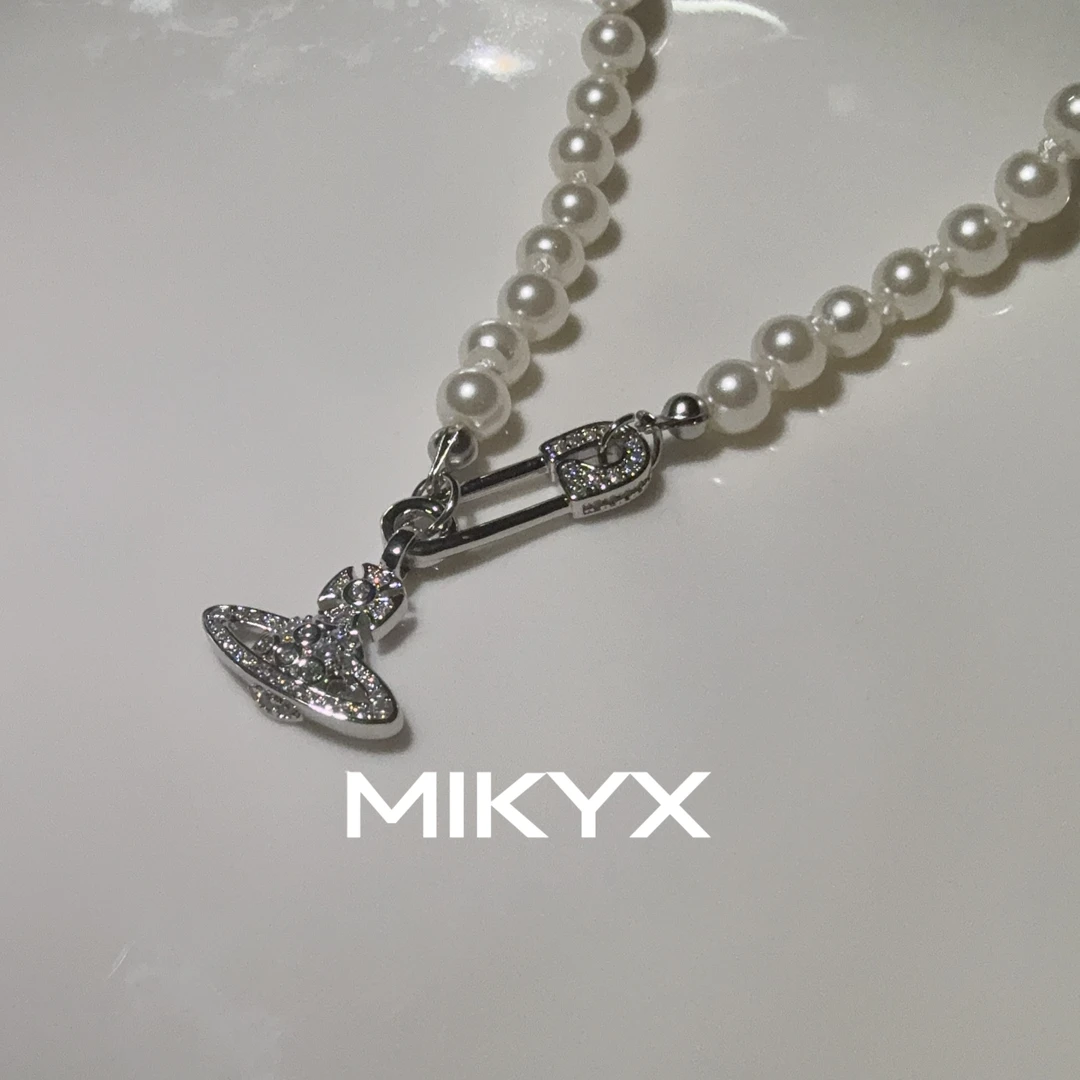 mikyx 铜合金仿珍珠项链 银色土星珠珠别针项链B426