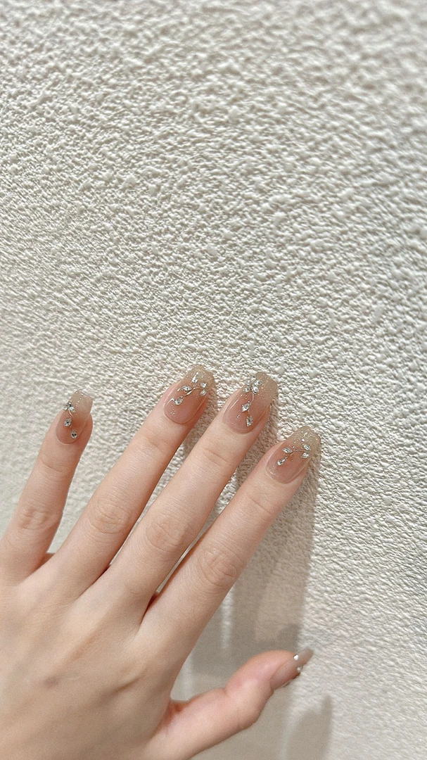 金禾Nail - 山梨假日 - 轻奢施家华子闪闪香槟显白穿戴甲
