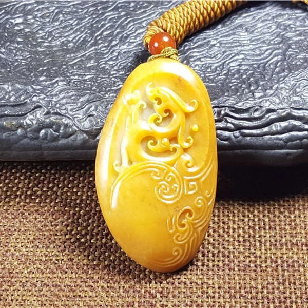 琪玉商城细腻油润完整帝王黄苏工名家仿古龙挂件21克